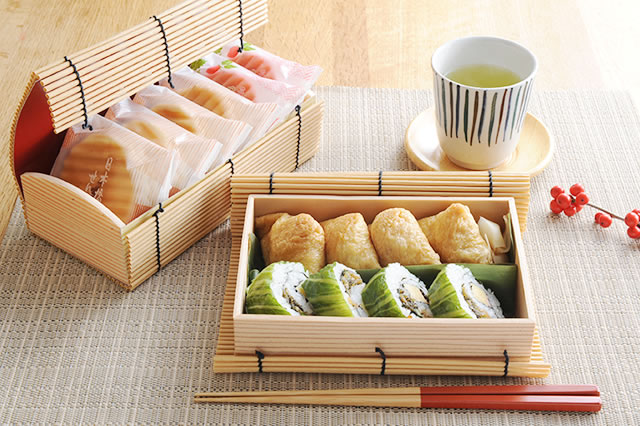 巻き寿司弁当の写真
